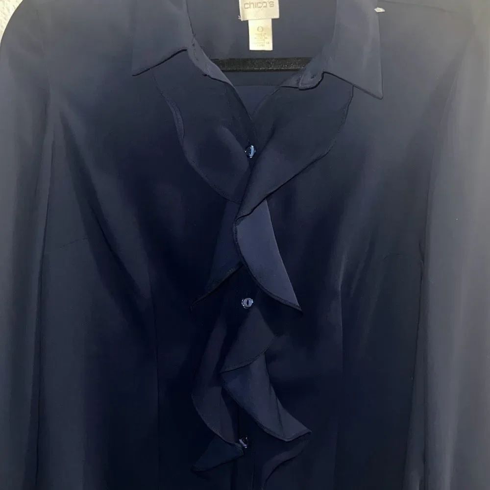 ✨Chicos Ruffle-Front Sz 0 Shirt✨ - Picture 6 of 9